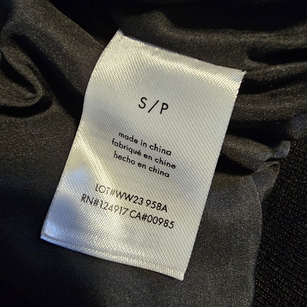WE WORE WHAT Cropped Puffer Jacket in Black, Size Women's Small - Picture 11 of 14